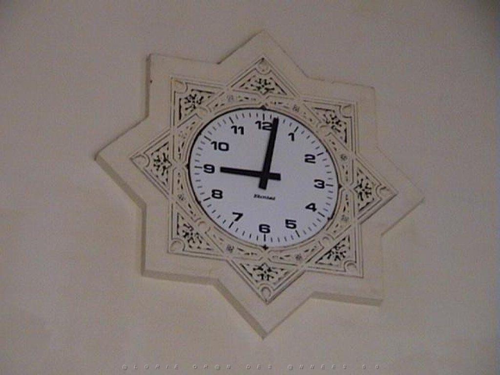 09 LA GARE LA PENDULE.JPG